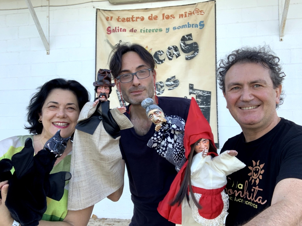 Los Titeres de Caperucita Roja - Foto en CRAI con los titeres