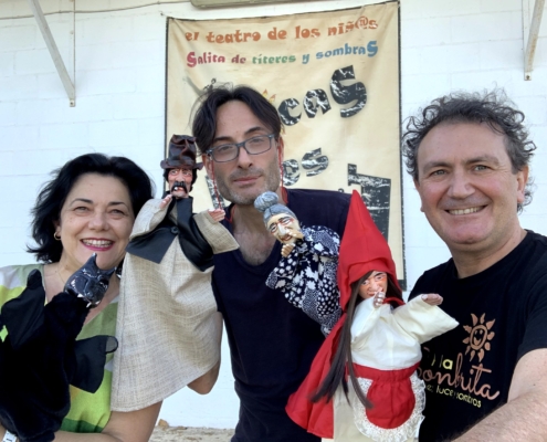 Los Titeres de Caperucita Roja - Foto en CRAI con los titeres