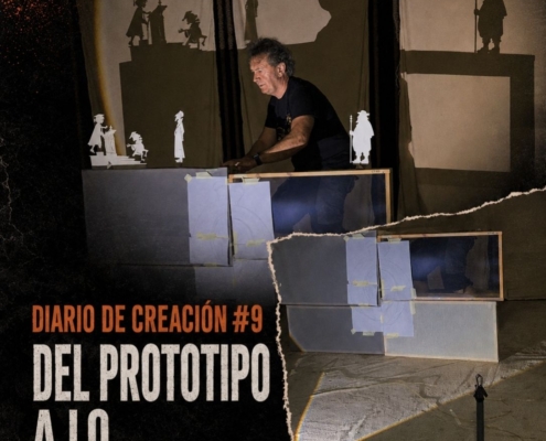 José Diego Ramírez prueba luces y siluetas ante los tres bastidores de proyección de El Diablo Cojuelo.