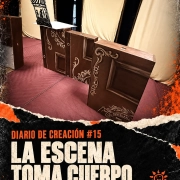 Cajas escenográficas, un pop-up y pantallas de El Diablo Cojuelo sobre el suelo rojizo. Diario de creación #15: La escena toma cuerpo.