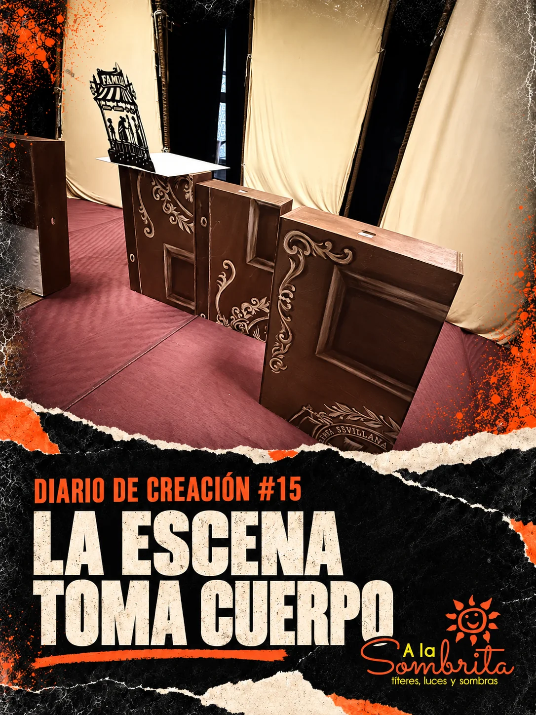 Cajas escenográficas, un pop-up y pantallas de El Diablo Cojuelo sobre el suelo rojizo. Diario de creación #15: La escena toma cuerpo.